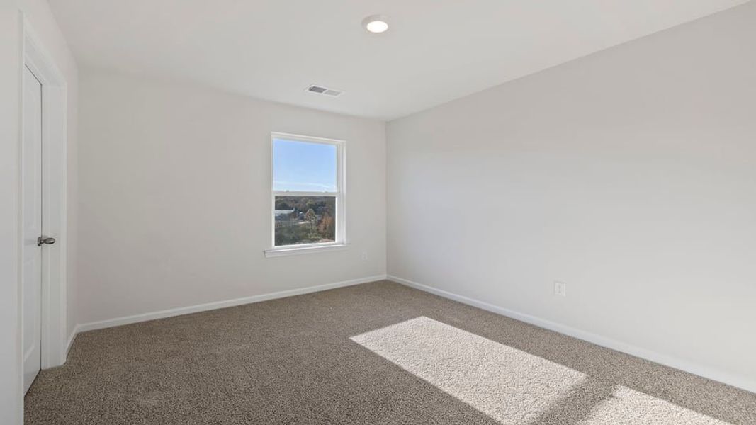 Spacious, unfurnished interior of a new home in Cloverdale Hills, Piedmont (Image 25).