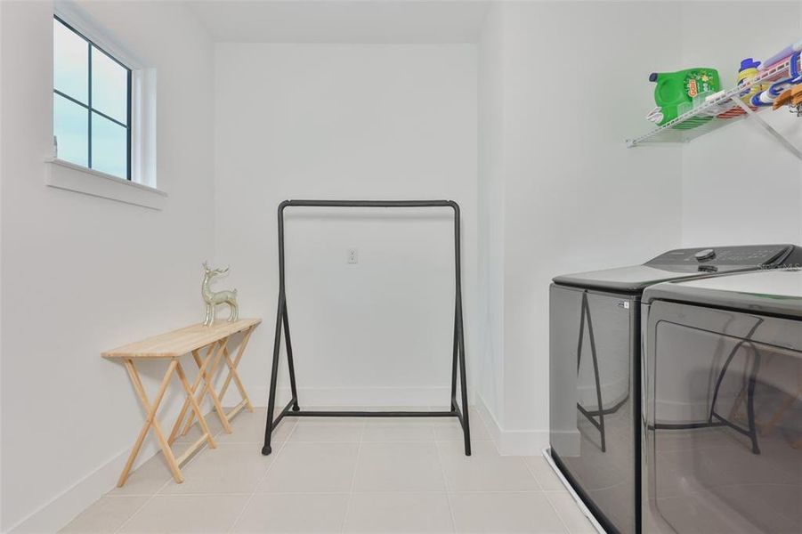 Furnished interior view inside a new home in , Apollo Beach (Image 62).
