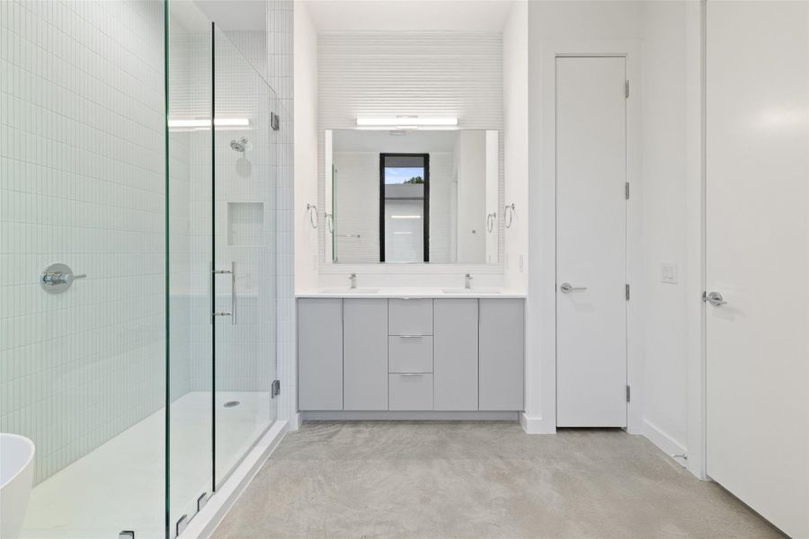 Spacious, unfurnished interior of a new home in Wimberley Springs, Wimberley (Image 24).