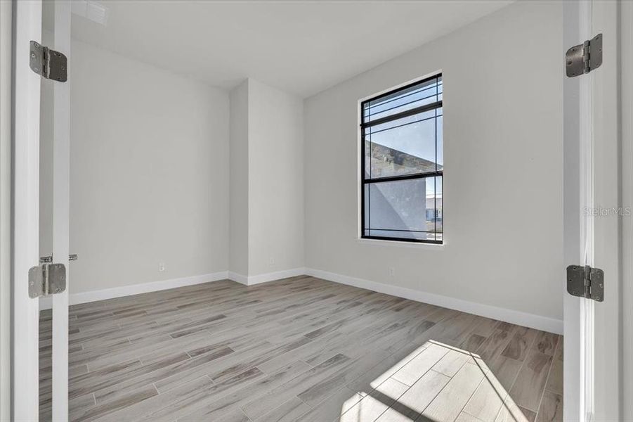 Spacious, unfurnished interior of a new home in , Cape Coral (Image 28).