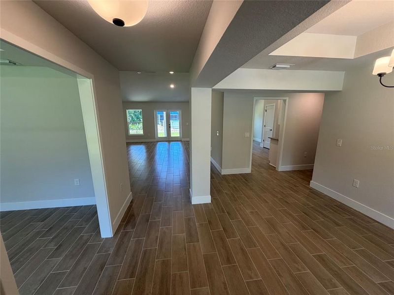 Spacious, unfurnished interior of a new home in Port Charlotte, Port Charlotte (Image 12).