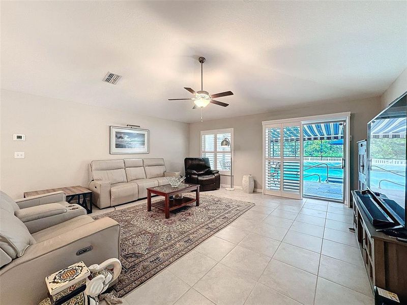 OPEN MAIN LIVING AREA