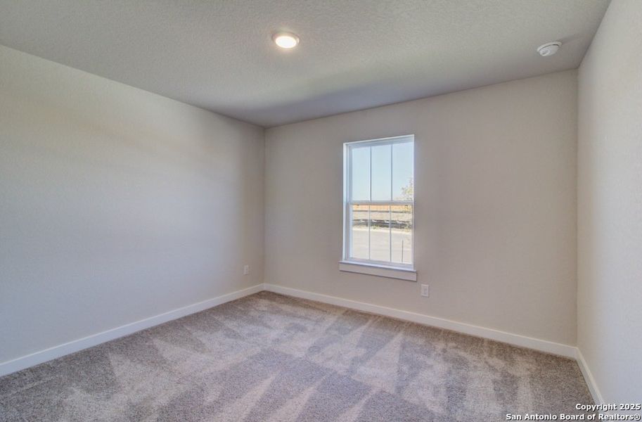 Spacious, unfurnished interior of a new home in Westridge, San Antonio (Image 14).