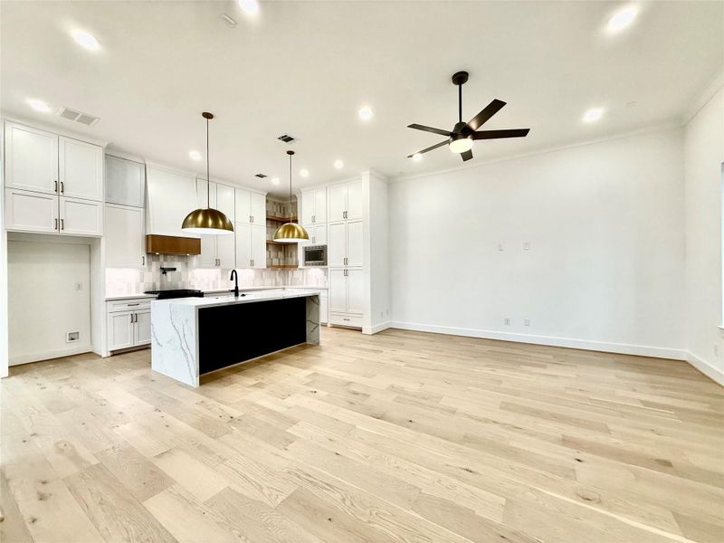 Spacious, unfurnished interior of a new home in , Houston (Image 23).