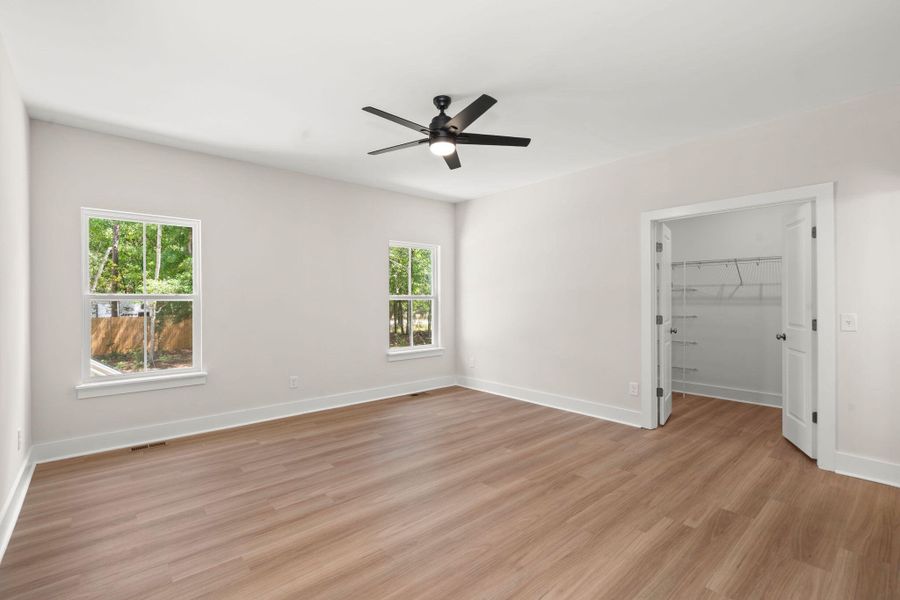 Spacious, unfurnished interior of a new home in , Hollywood (Image 12).