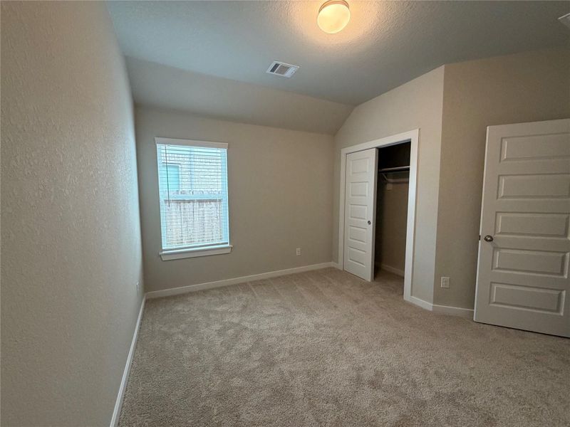 Spacious, unfurnished interior of a new home in Morton Creek Ranch, Katy (Image 13).