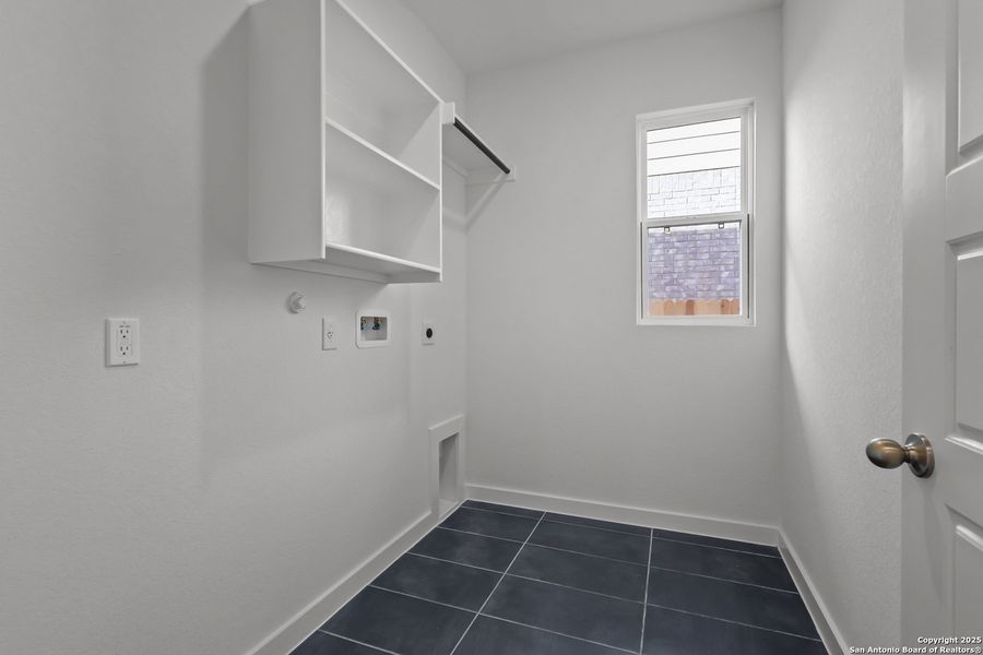 Spacious, unfurnished interior of a new home in Stillwater Ranch, San Antonio (Image 25). Spacious, unfurnished interior of a new home in Stillwater Ranch, San Antonio (Image 25).