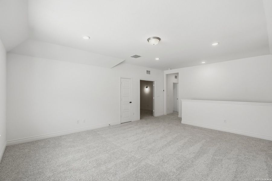 Spacious, unfurnished interior of a new home in Bison Ridge, San Antonio (Image 43). Spacious, unfurnished interior of a new home in Bison Ridge, San Antonio (Image 43).