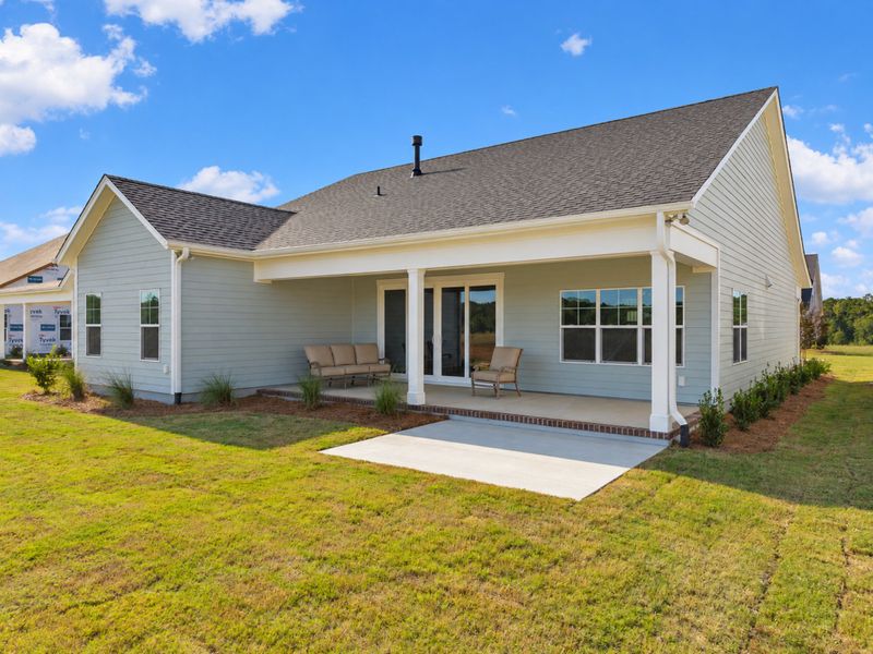 Exterior details and patio area of a home in Sidbury Landing, Wilmington (Image 32).