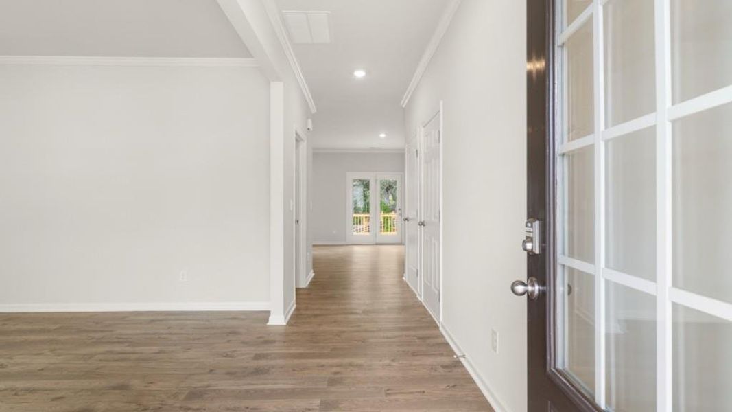 Spacious, unfurnished interior of a new home in Thompson Ridge, Dallas (Image 11).