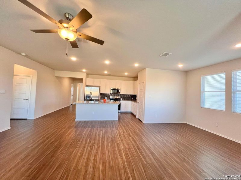 Spacious, unfurnished interior of a new home in Horizon Pointe, Converse (Image 22). Spacious, unfurnished interior of a new home in Horizon Pointe, Converse (Image 22).