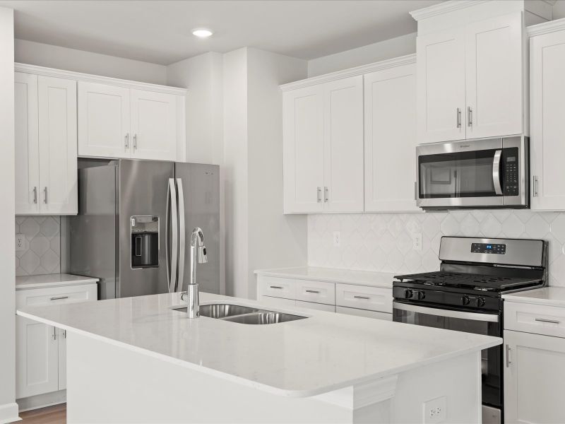 Welcome to the Lennon floorplan at Creek Ridge - Heritage Collection.