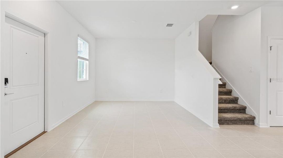 Spacious, unfurnished interior of a new home in , Apopka (Image 6).