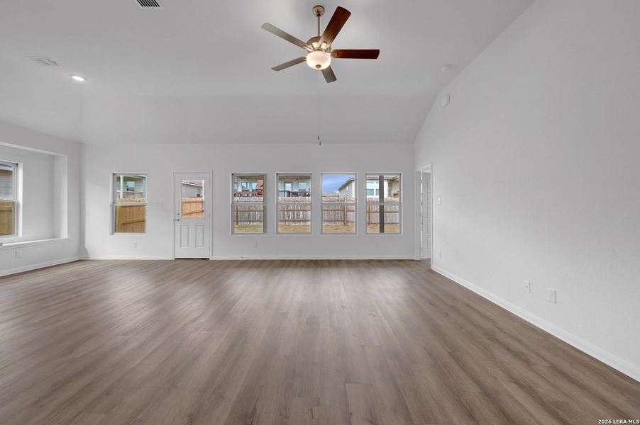 Spacious, unfurnished interior of a new home in Greenspoint Heights, Seguin (Image 30).