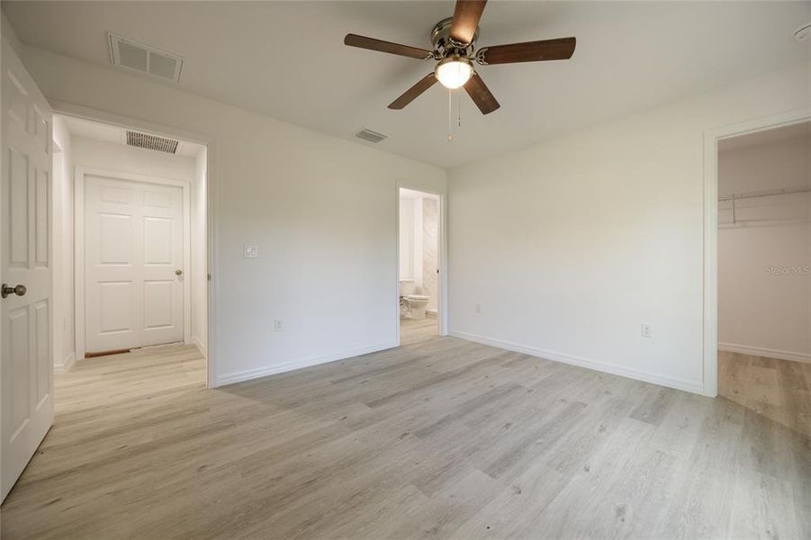 Spacious, unfurnished interior of a new home in , Williston (Image 39).