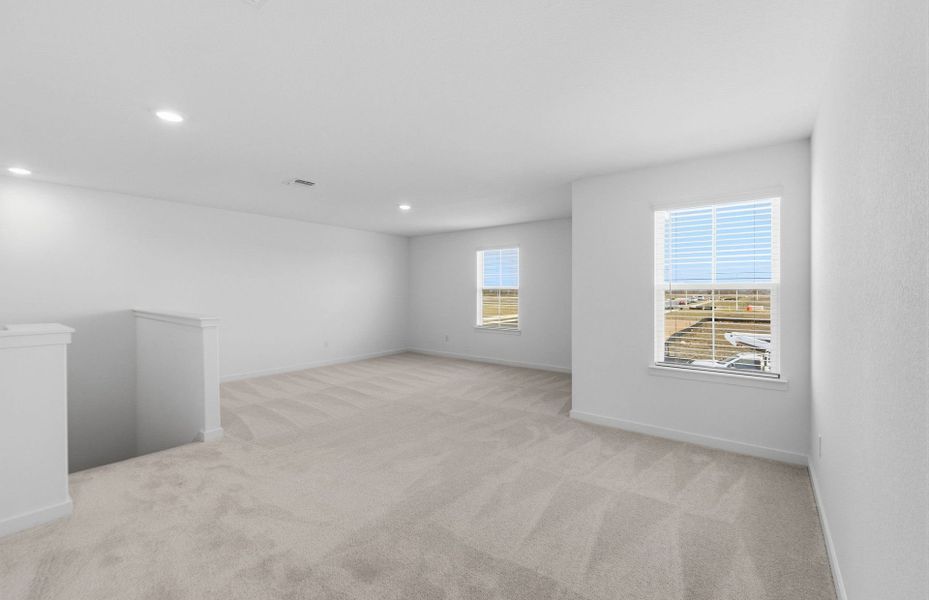 Spacious, unfurnished interior of a new home in Vantage, San Marcos (Image 21).