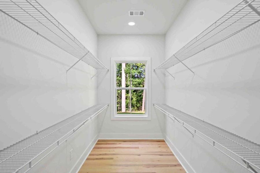 Spacious, unfurnished interior of a new home in , Jackson (Image 14).
