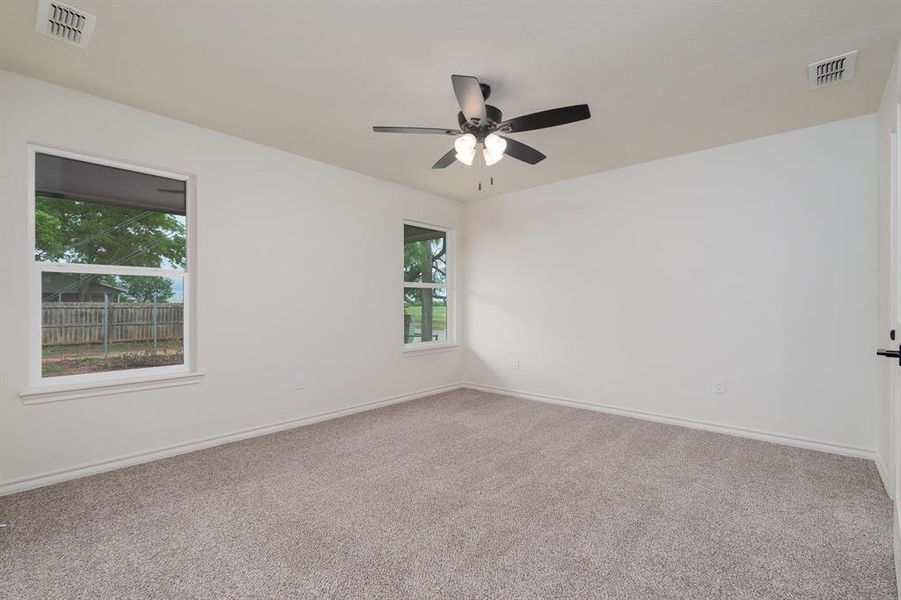 Spacious, unfurnished interior of a new home in , Abilene (Image 27).
