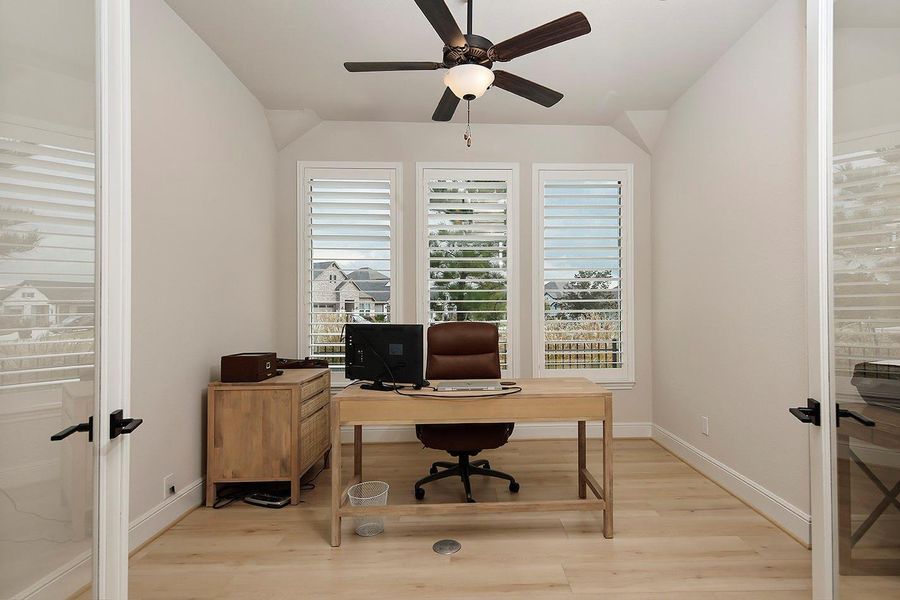 Furnished interior view inside a new home in Chambers Creek, Willis (Image 12). Furnished interior view inside a new home in Chambers Creek, Willis (Image 12).