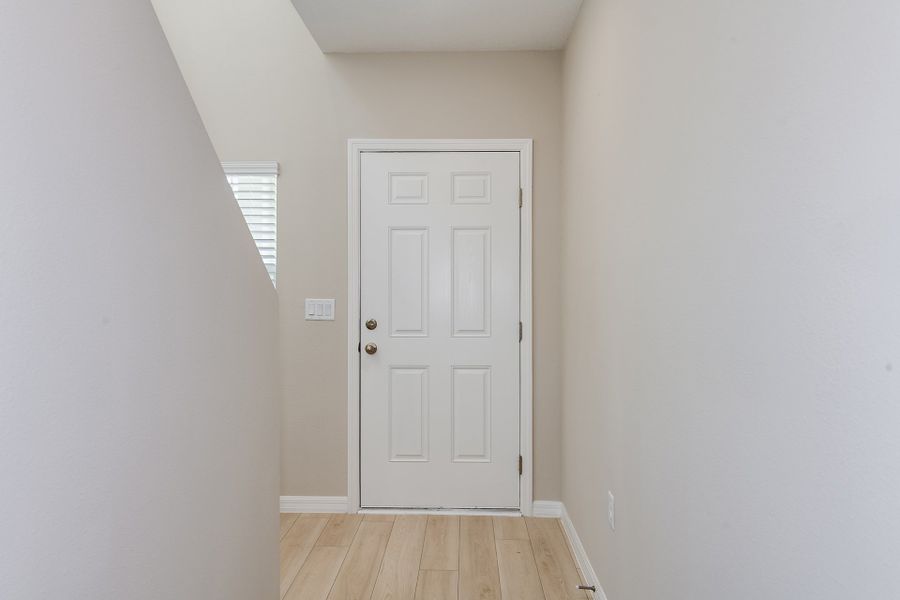 Spacious, unfurnished interior of a new home in Pasadena Ridge, Dade City (Image 10).