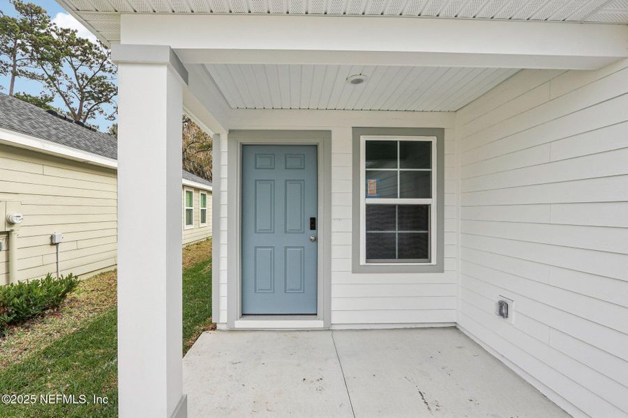 Exterior details and patio area of a home in Kings Landing, Jacksonville (Image 3).
