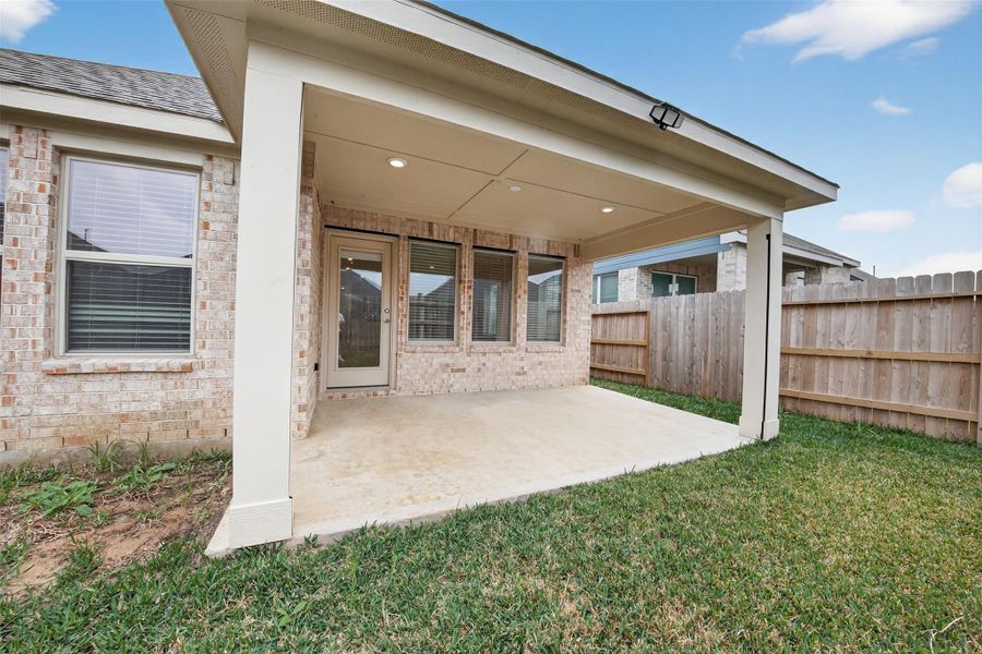 Exterior details and patio area of a home in , Hockley (Image 4).
