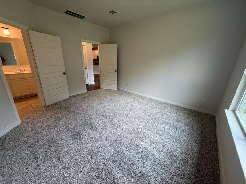 Spacious, unfurnished interior of a new home in Sterling Ridge, Huntsville (Image 13). Spacious, unfurnished interior of a new home in Sterling Ridge, Huntsville (Image 13).