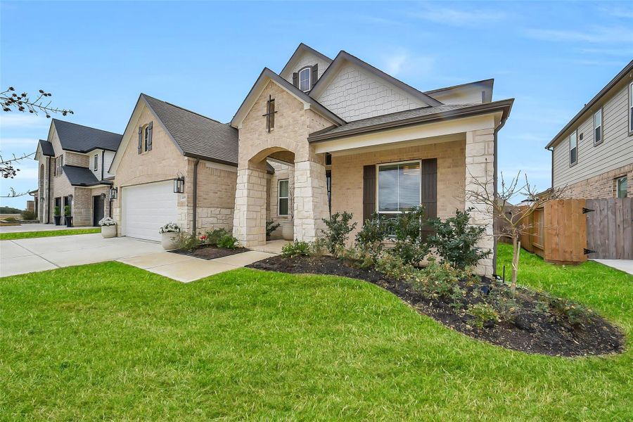 Front exterior of a new home in Beacon Hill, Waller, TX, highlighting curb appeal (Image 22). Front exterior of a new home in Beacon Hill, Waller, TX, highlighting curb appeal (Image 22).