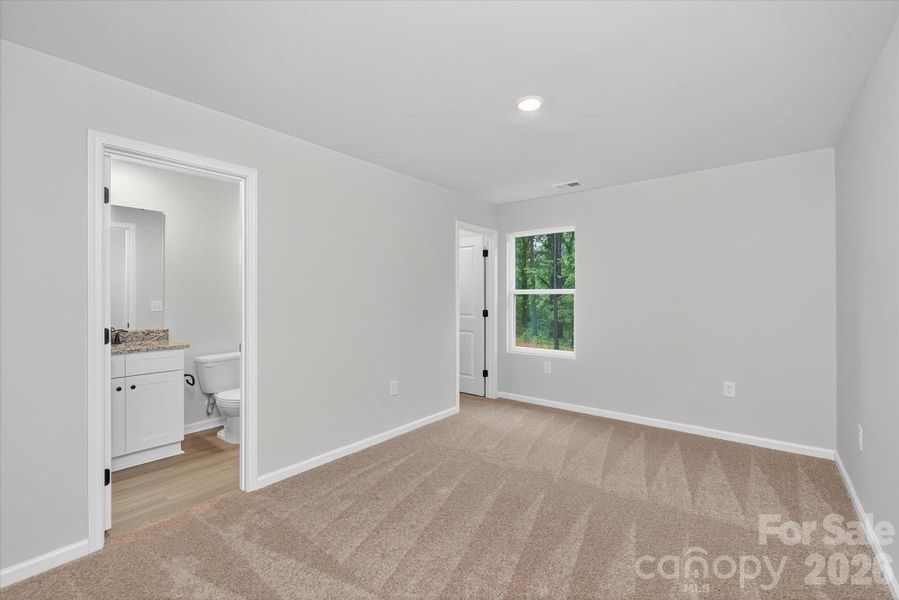 Spacious, unfurnished interior of a new home in Rhyne Court, Gastonia (Image 20). Spacious, unfurnished interior of a new home in Rhyne Court, Gastonia (Image 20).