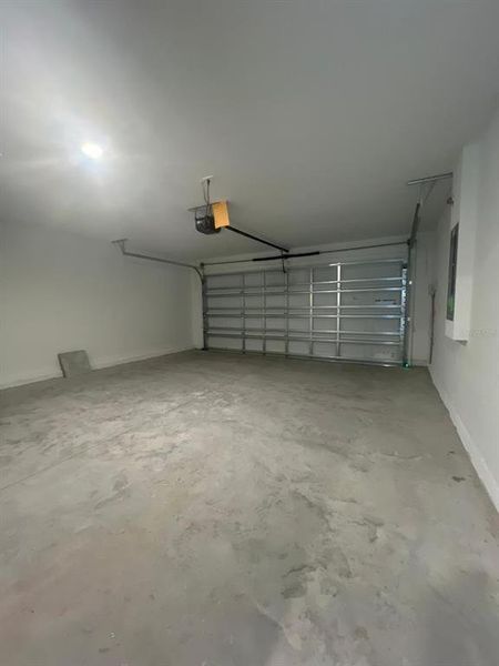 Spacious, unfurnished interior of a new home in Astonia: Estate Collection, Davenport (Image 9).