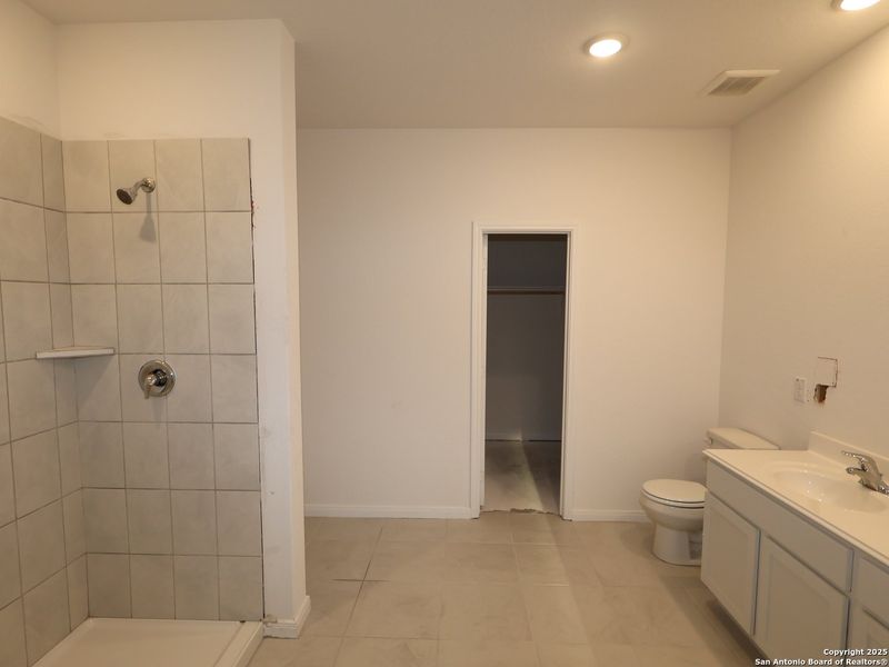 Furnished interior view inside a new home in Greenspoint Heights, Seguin (Image 5).