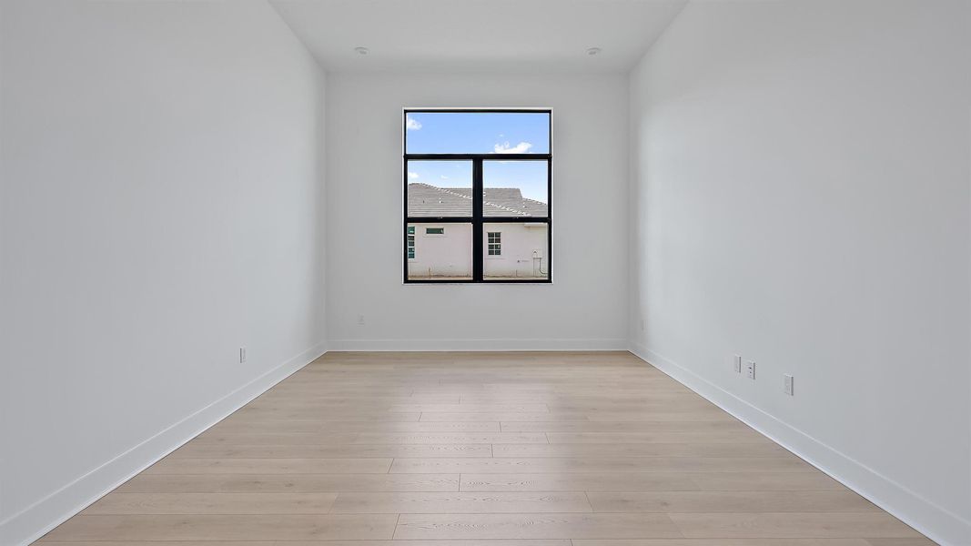 Spacious, unfurnished interior of a new home in , Palm Beach Gardens (Image 24).