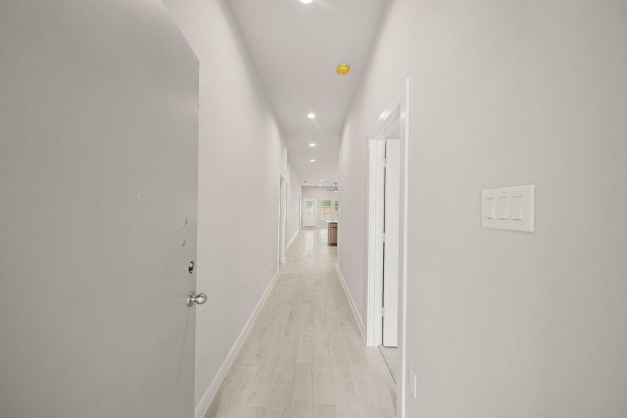 Spacious, unfurnished interior of a new home in Barton Creek Ranch, Conroe (Image 18). Spacious, unfurnished interior of a new home in Barton Creek Ranch, Conroe (Image 18).