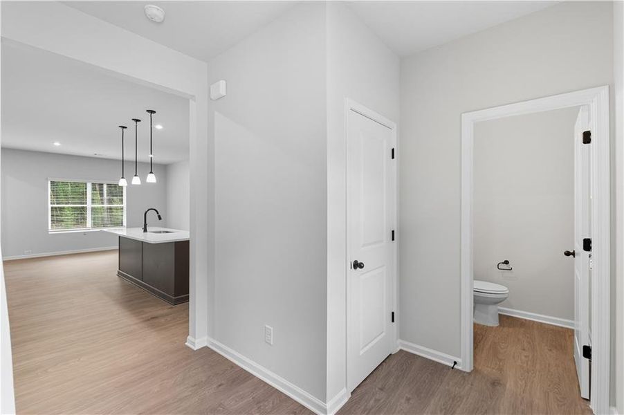 Spacious, unfurnished interior of a new home in Meadow Pines, Dallas (Image 6).