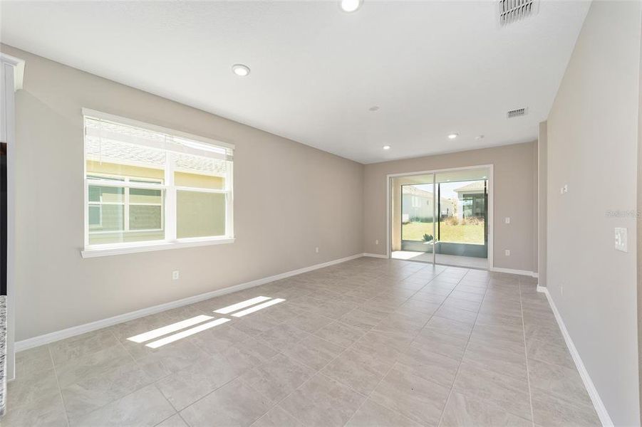 Spacious, unfurnished interior of a new home in , Ocala (Image 37).