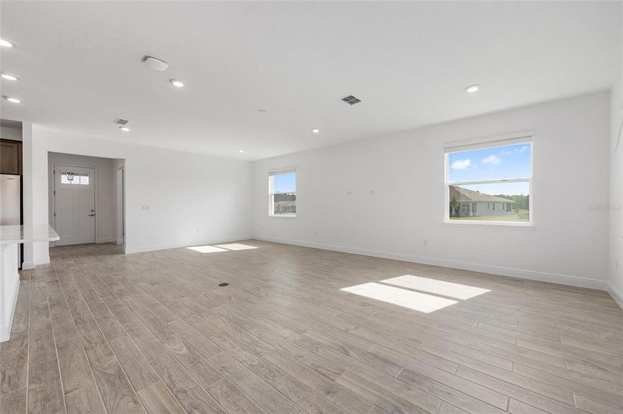 Spacious, unfurnished interior of a new home in , Ocala (Image 14).