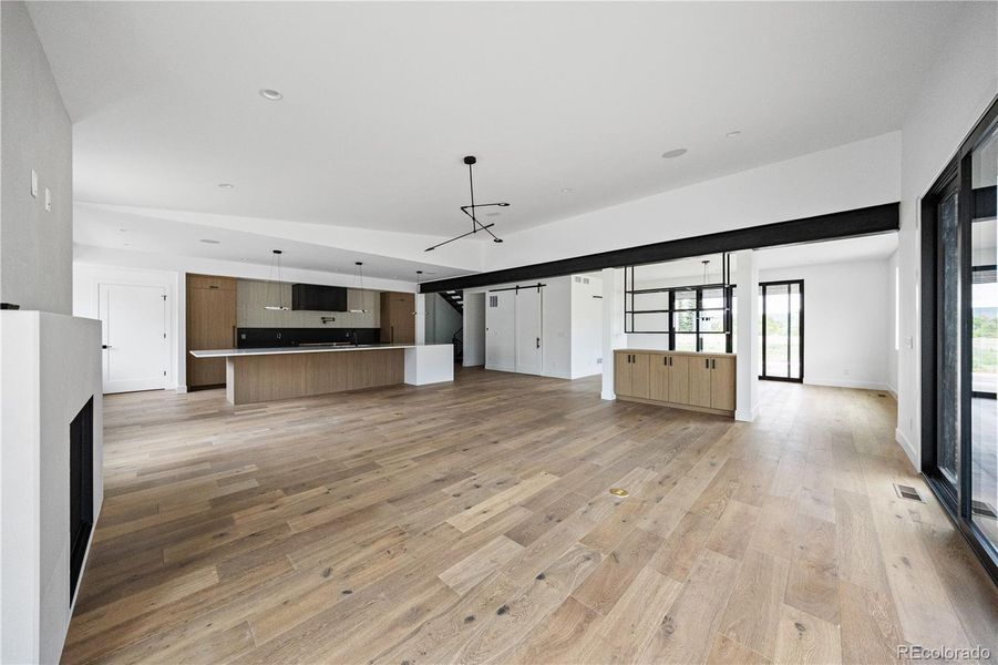 Spacious, unfurnished interior of a new home in , Golden (Image 29).