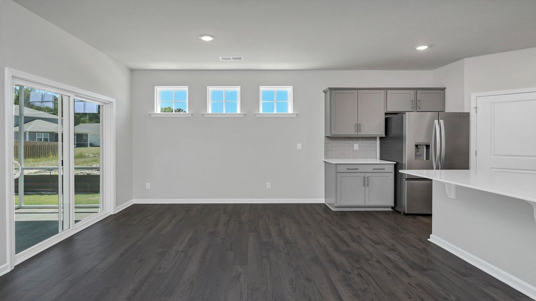 Spacious, unfurnished interior of a new home in Sease's Pond, Gilbert (Image 22).