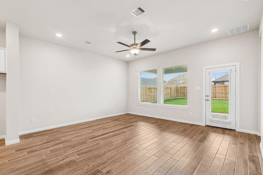 Spacious, unfurnished interior of a new home in Jordan Ranch 45' Homesites, Fulshear (Image 21). Spacious, unfurnished interior of a new home in Jordan Ranch 45' Homesites, Fulshear (Image 21).