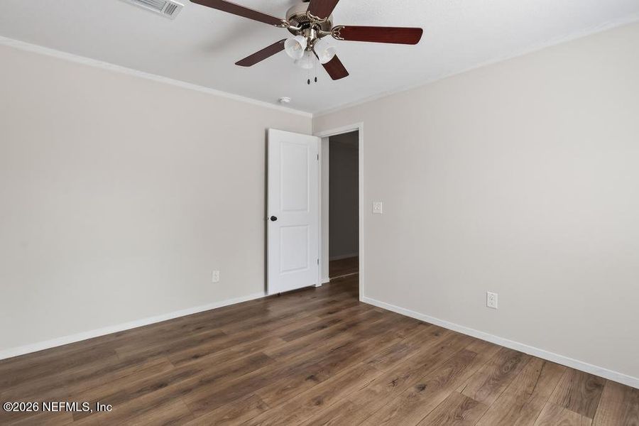 Spacious, unfurnished interior of a new home in , Middleburg (Image 53).