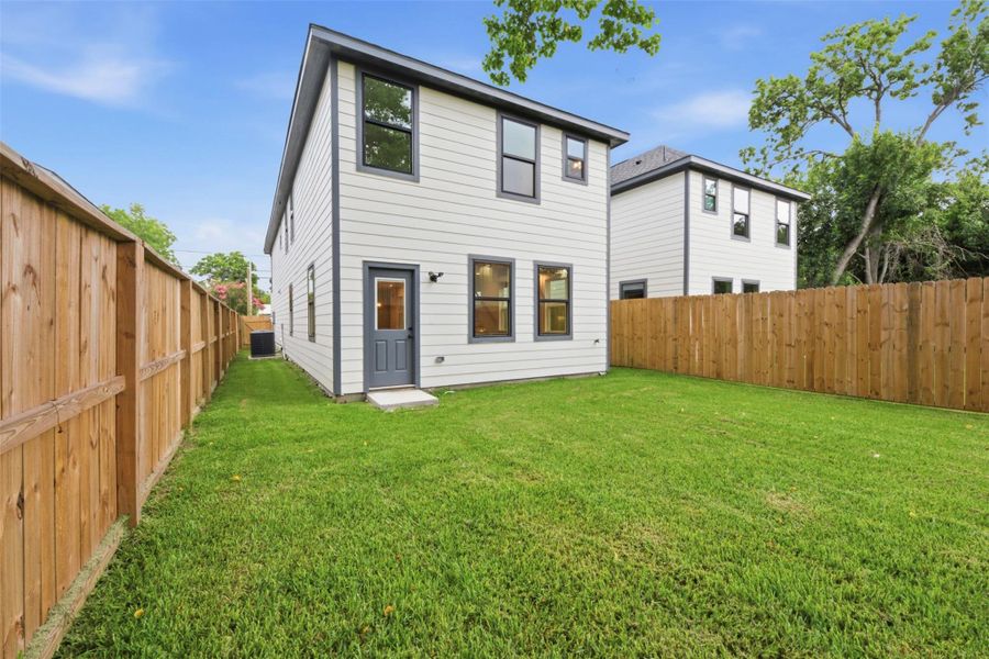 Exterior details and patio area of a home in , Houston (Image 31).