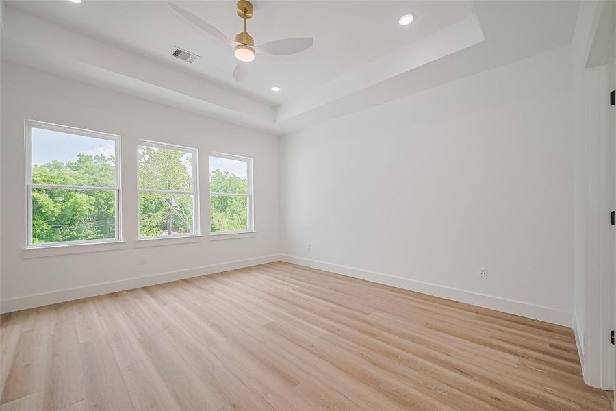 Spacious, unfurnished interior of a new home in , Houston (Image 40).