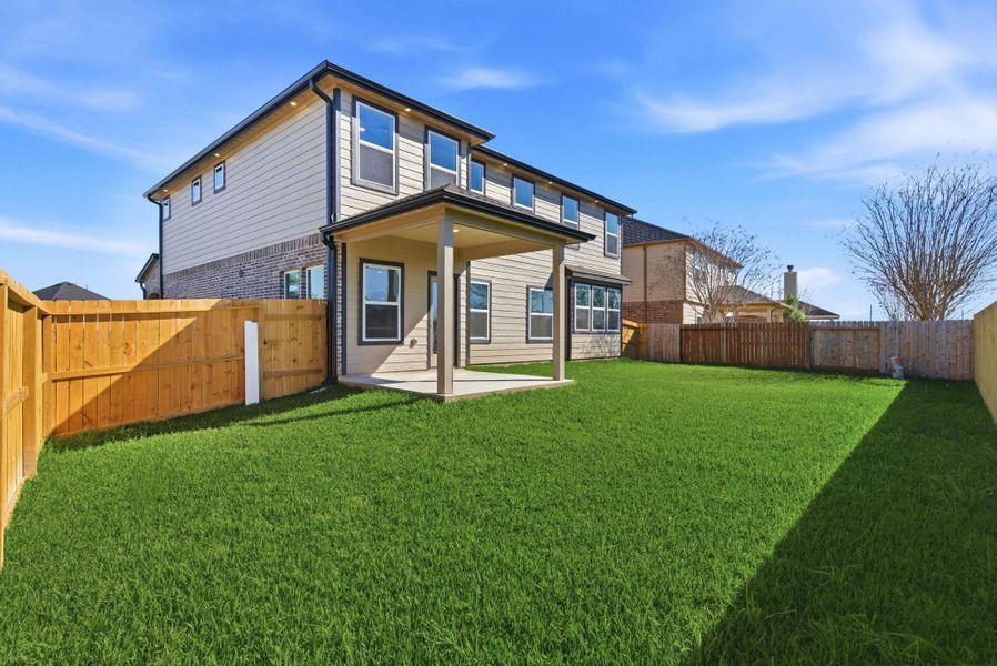 Exterior details and patio area of a home in , Fresno (Image 29).