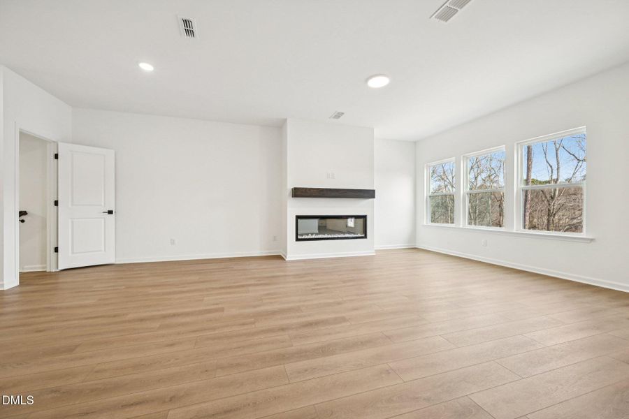 9-web-or-mls-Darius Ln-S0402-009