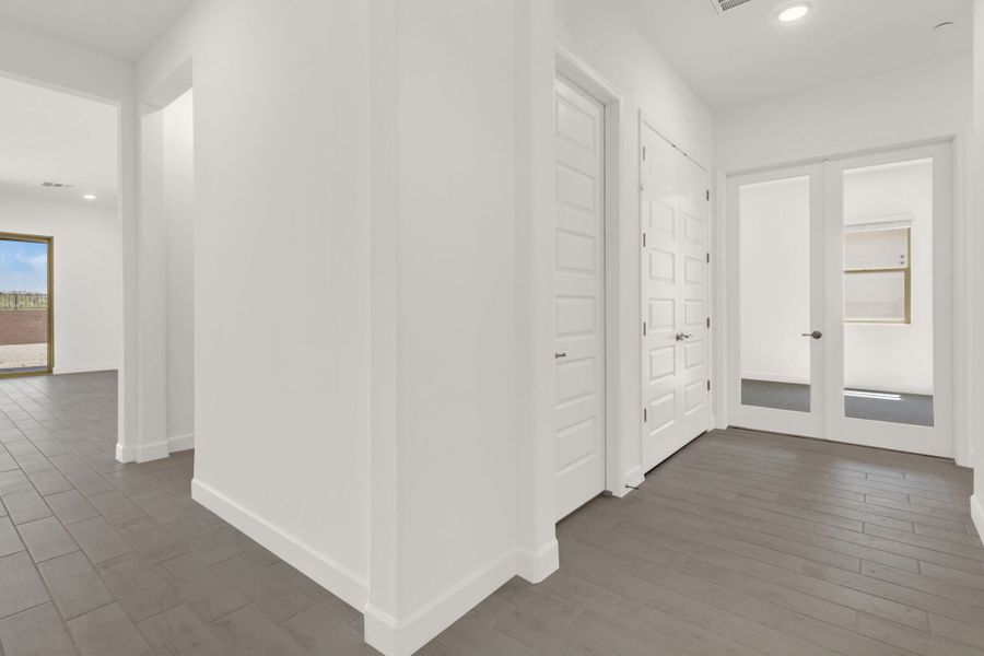 Spacious, unfurnished interior of a new home in Tavira at Twin Peaks, Marana (Image 10). Spacious, unfurnished interior of a new home in Tavira at Twin Peaks, Marana (Image 10).