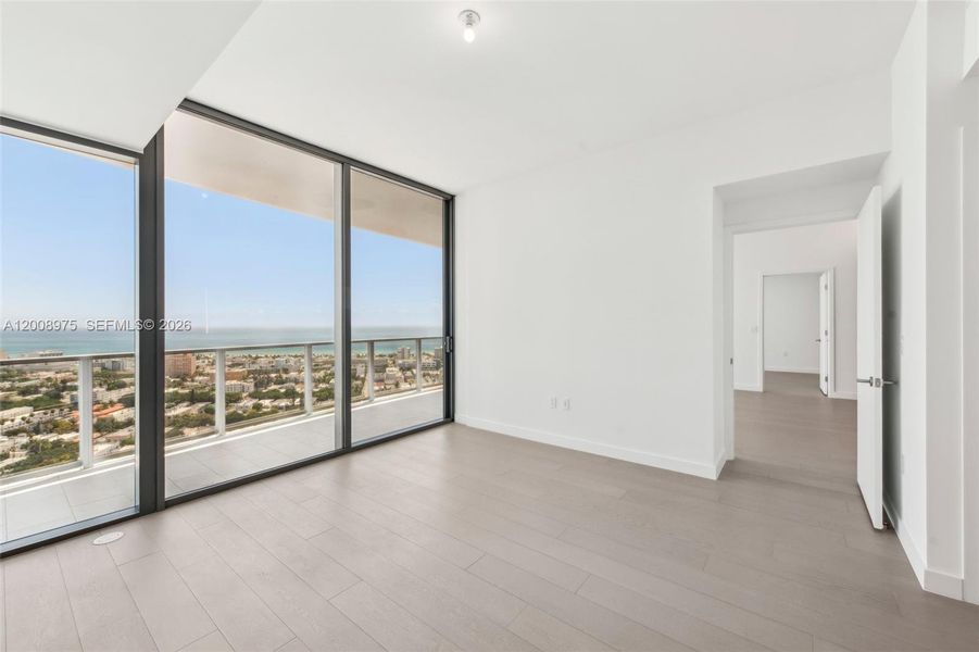 Spacious, unfurnished interior of a new home in Five Park, Miami Beach (Image 25).