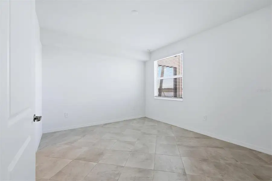 Spacious, unfurnished interior of a new home in , Bradenton (Image 20).