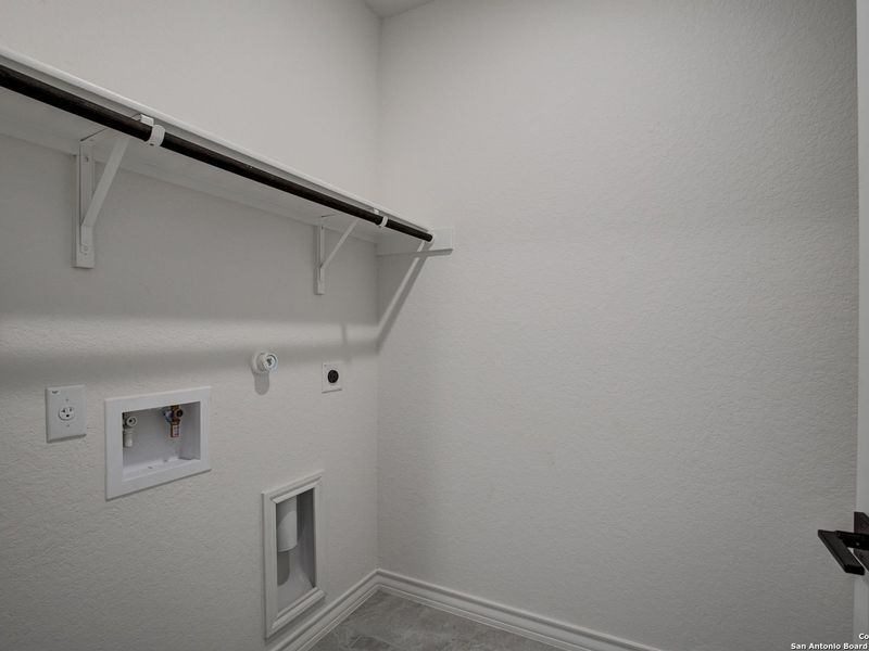 Spacious, unfurnished interior of a new home in The Reserve at Potranco Oaks, Castroville (Image 35).