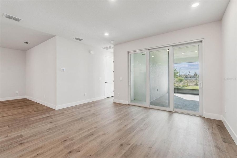 Spacious, unfurnished interior of a new home in Gracewater at Sarasota, Sarasota (Image 17).
