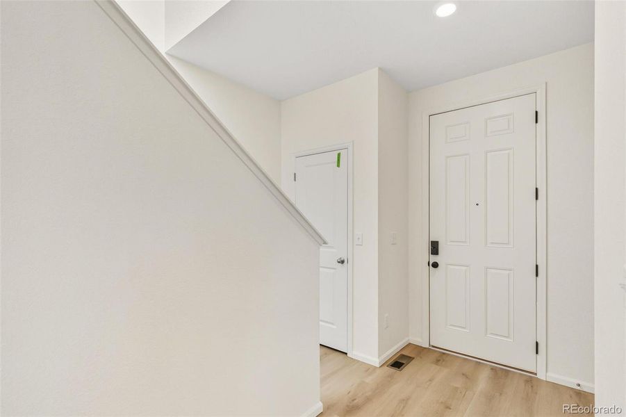 Spacious, unfurnished interior of a new home in , Aurora (Image 17).